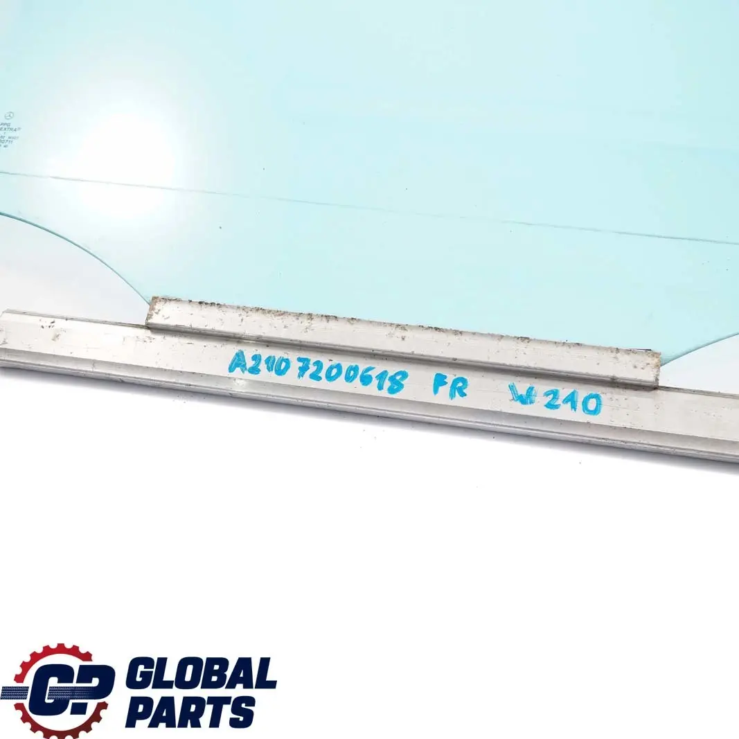 Delantero Derecho Puerta Ventana Vidrio Azul AS2 para Mercedes W210 con número de pieza A2107200618 Mercedes W210 Delantero Derecho Puerta Ventana Vidrio Azul AS2 - SKU A2107200618 - Número de pieza A2107200618