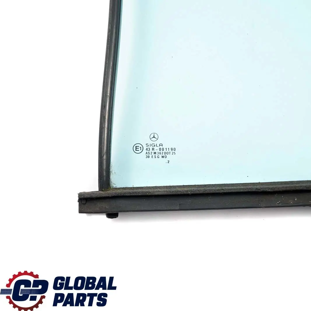 Trasera Izquierda Ventana Triangular Vidrio Azul AS2 para Mercedes W210 S210 con número de pieza A2107351109 Mercedes W210 S210 Trasera Izquierda Ventana Triangular Vidrio Azul AS2 - SKU A2107351109 - Número de pieza A2107351109