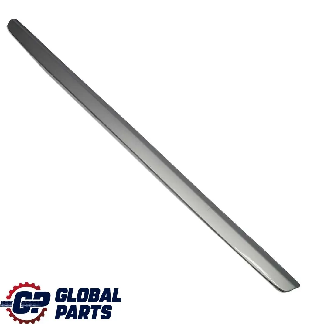 Mercedes-Benz E S210 Estate Tailgate Molding Strip Cover Brillantsilber para con número de pieza A2107400493 Mercedes-Benz E S210 Estate Tailgate Molding Strip Cover Brillantsilber - SKU A2107400493-BRS - Número de pieza A2107400493