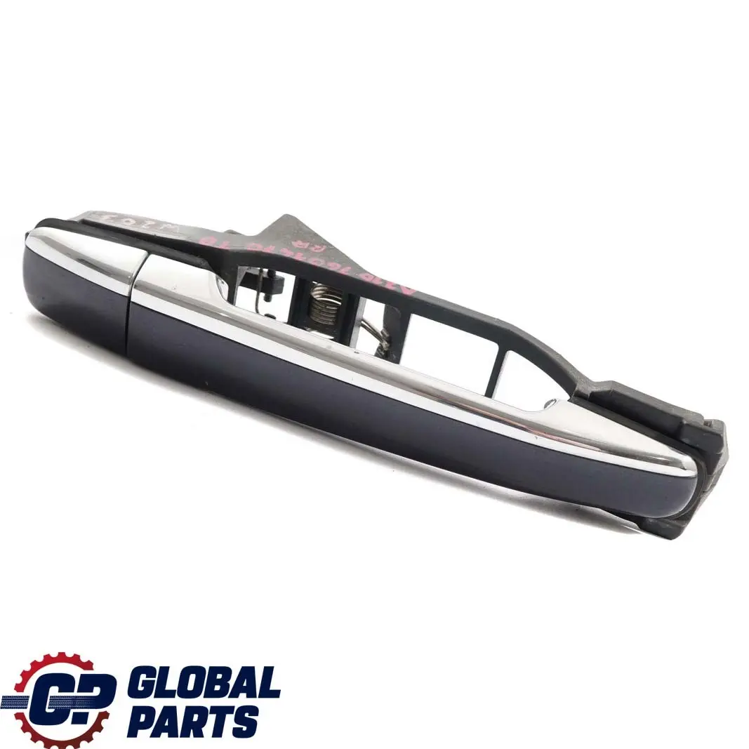 Tirador Puerta Trasera Derecha Azul Tanzanita Metalizado 359 para Mercedes E W210 con número de pieza A2107601470 Mercedes E W210 Tirador Puerta Trasera Derecha Azul Tanzanita Metalizado 359 - SKU A2107601470-TB - Número de pieza A2107601470