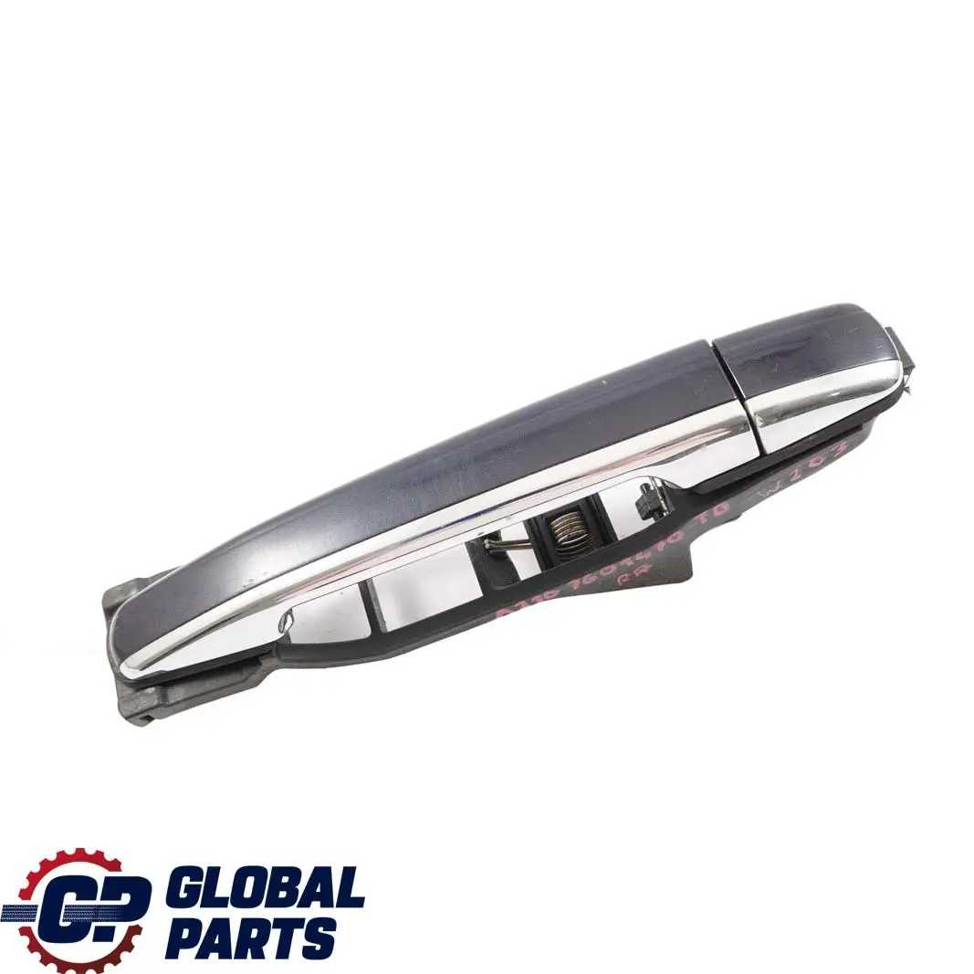 Mercedes E W210 Tirador Puerta Trasera Derecha Azul Tanzanita Metalizado 359 - SKU A2107601470-TB - Número de pieza A2107601470