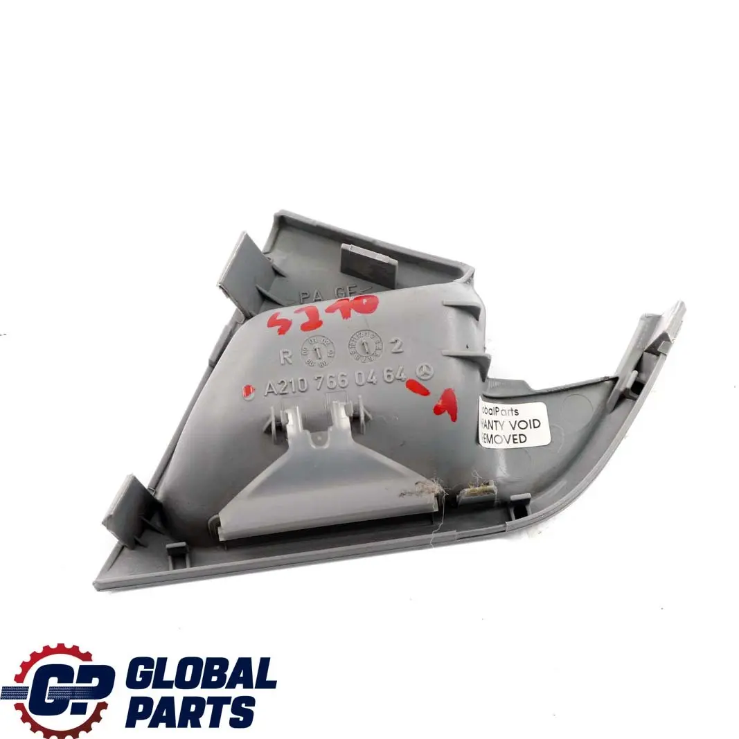 Classe E W210 Porta destra O/S Maniglia copertura Grigio per Mercedes con numero di parte A2107660464 Mercedes Classe E W210 Porta destra O/S Maniglia copertura Grigio - SKU A2107660464-1 - Numero di parte A2107660464