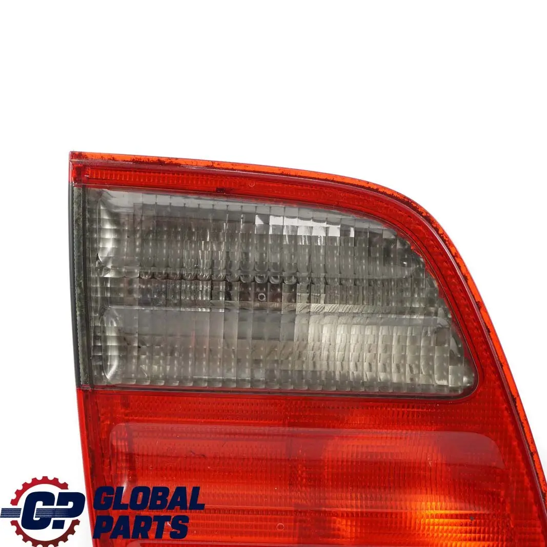 MercedesW210 Lampa W Klapę Tylna Lewa Tył Lewy A2108207564 do o numerze A2108207364 MercedesW210 Lampa W Klapę Tylna Lewa Tył Lewy A2108207564 - SKU A2108207364 - Numer Części A2108207364