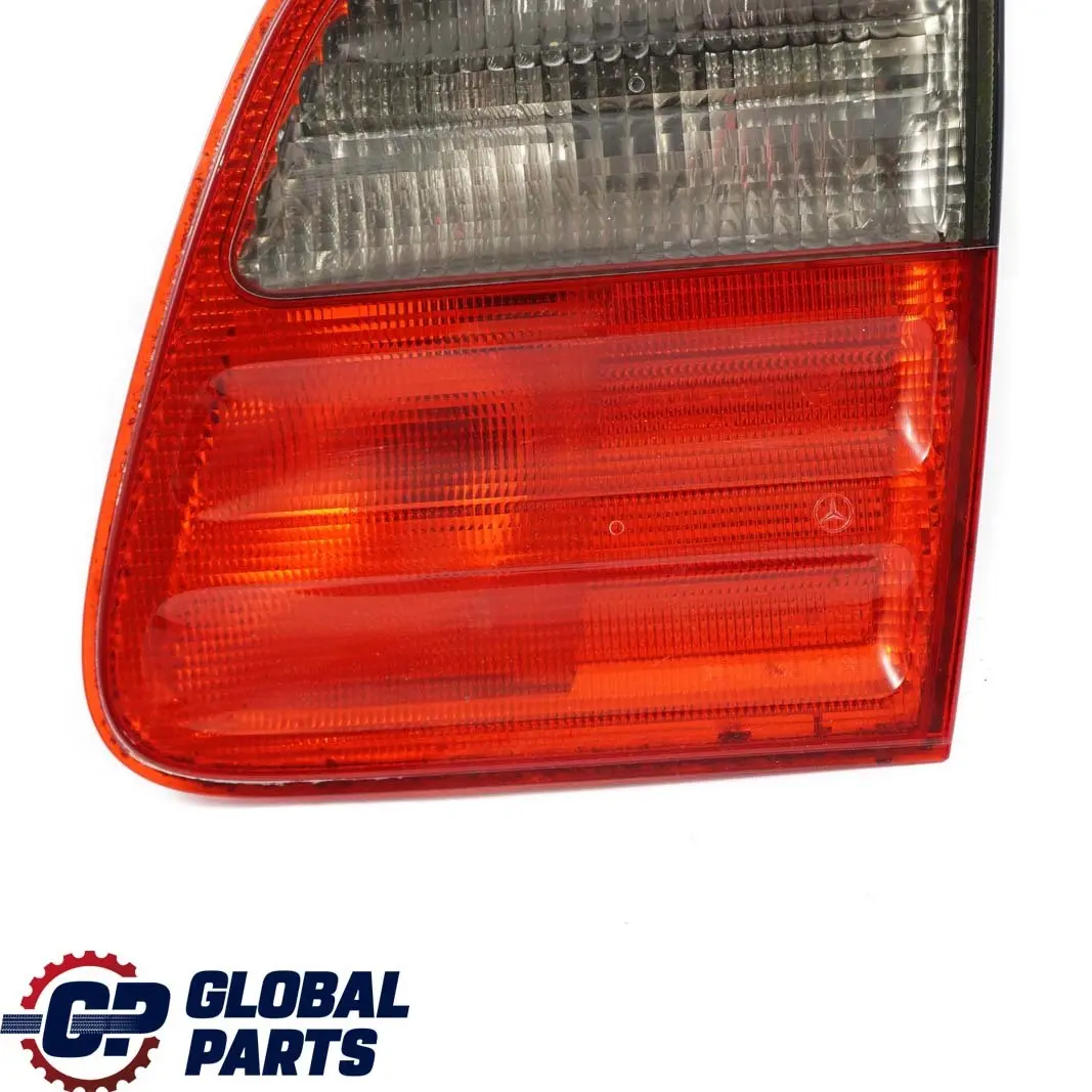 Mercedes-Benz E W210 Estate Rear Right Boot Tailgate Light Lamp para con número de pieza A2108207664 Mercedes-Benz E W210 Estate Rear Right Boot Tailgate Light Lamp - SKU A2108207664 - Número de pieza A2108207664