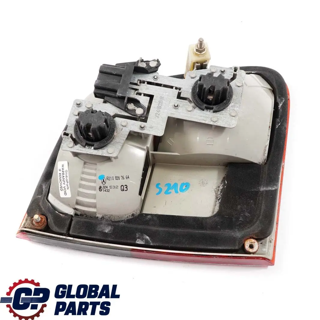 klasa W210 Lampa w klapę prawy tył do Mercedes E o numerze A2108207664 Mercedes E klasa W210 Lampa w klapę prawy tył - SKU A2108207664 - Numer Części A2108207664