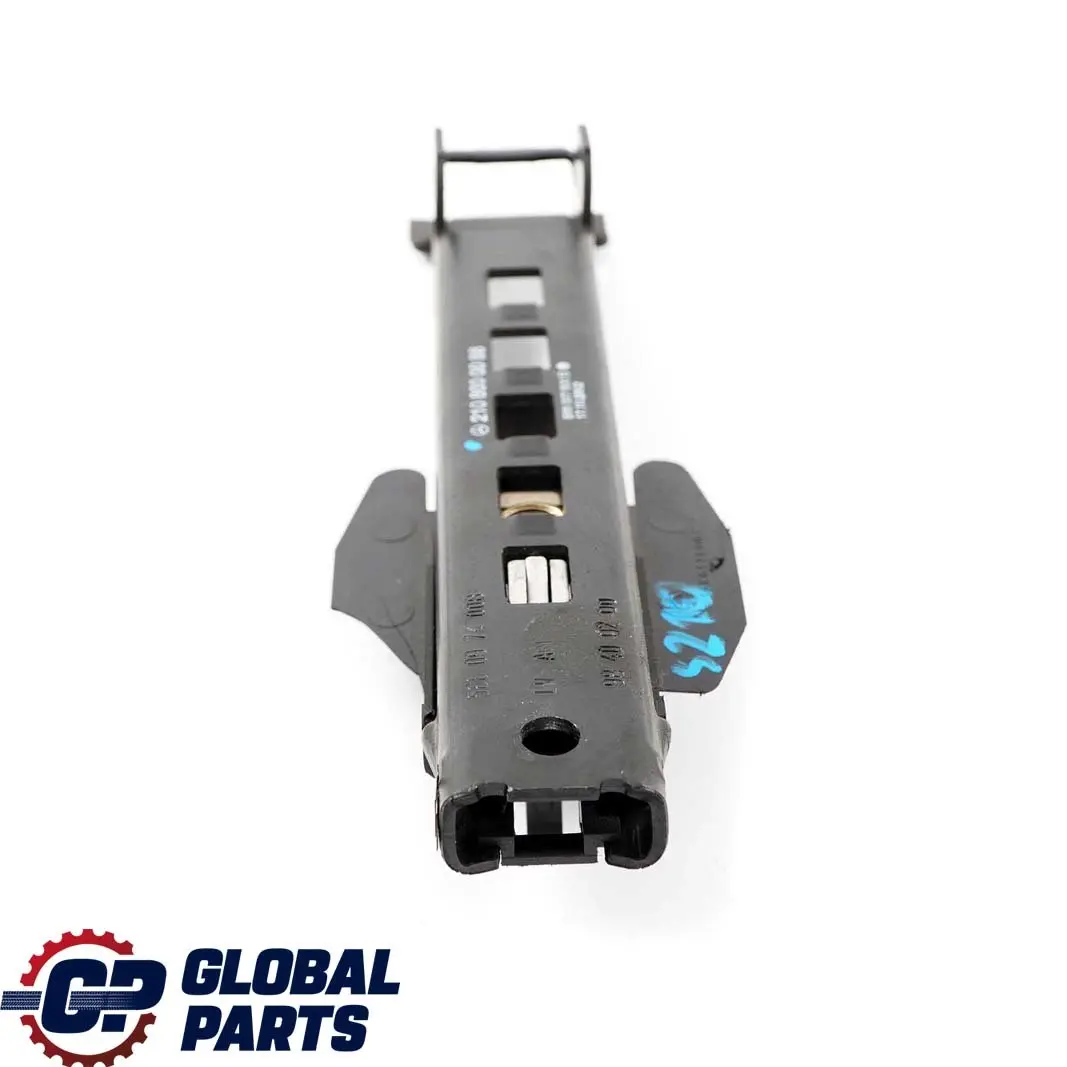 Sedile posteriore sinistro destro N/O/S altezza cintura per Mercedes E W210 Estate con numero di parte A2108600088 Mercedes E W210 Estate Sedile posteriore sinistro destro N/O/S altezza cintura - SKU A2108600088 - Numero di parte A2108600088