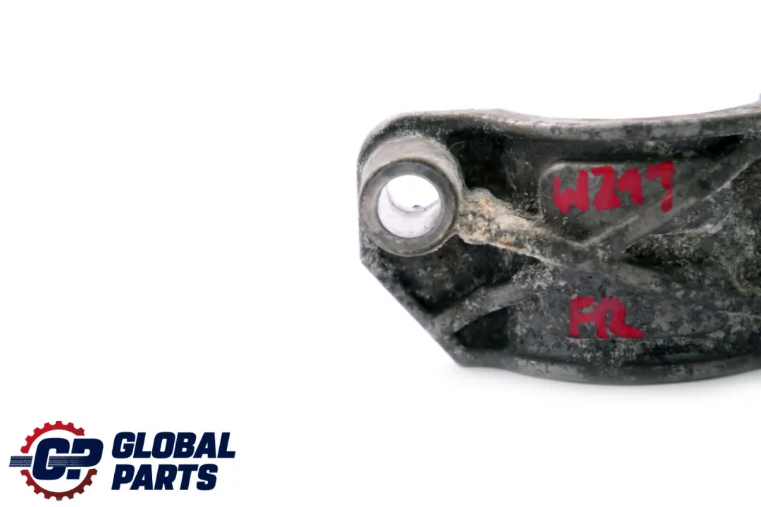 Frontale Anti Roll BAR Destra Supporto Fascetta per Mercedes E W211 con numero di parte A2113231226 Mercedes E W211 Frontale Anti Roll BAR Destra Supporto Fascetta - SKU A2113231226 - Numero di parte A2113231226