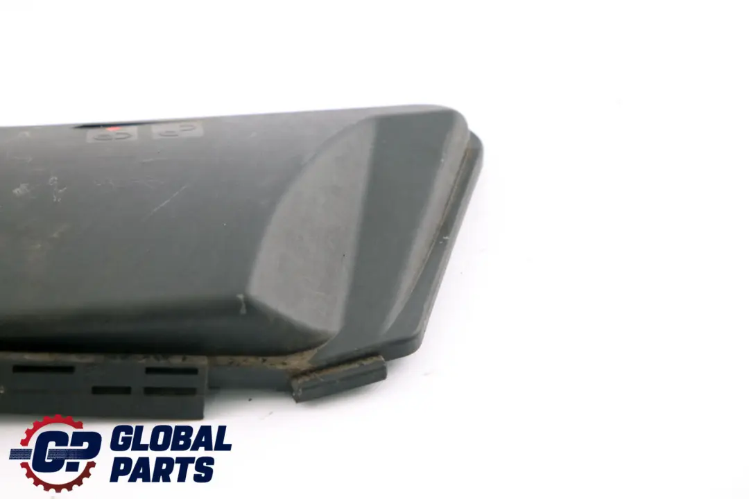 Boîte à fusibles Couvercle avant pour Mercedes S211 W211 à propos du numéro de pièce A2115400082 Mercedes S211 W211 Boîte à fusibles Couvercle avant - SKU A2115400082 - Numéro de pièce A2115400082