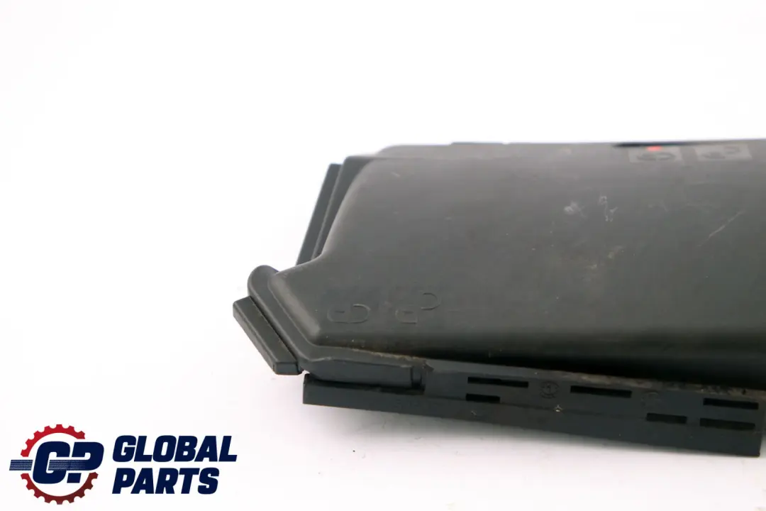 Mercedes S211 W211 Tapa de la caja de fusibles Frontal - SKU A2115400082 - Número de pieza A2115400082