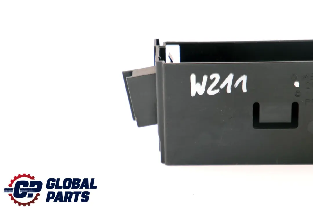 W219 Uchwyt modułu sterowania do Mercedes W211 o numerze A2115456340 Mercedes W211 W219 Uchwyt modułu sterowania - SKU A2115452240 - Numer Części A2115456340