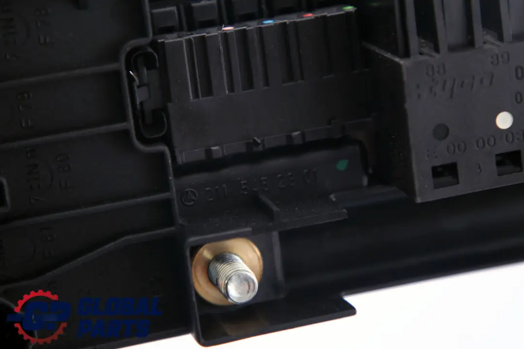 Blok zacisków bezpieczników do Mercedes S211 W211 o numerze A2115452301 Mercedes S211 W211 Blok zacisków bezpieczników - SKU A2115452301 - Numer Części A2115452301