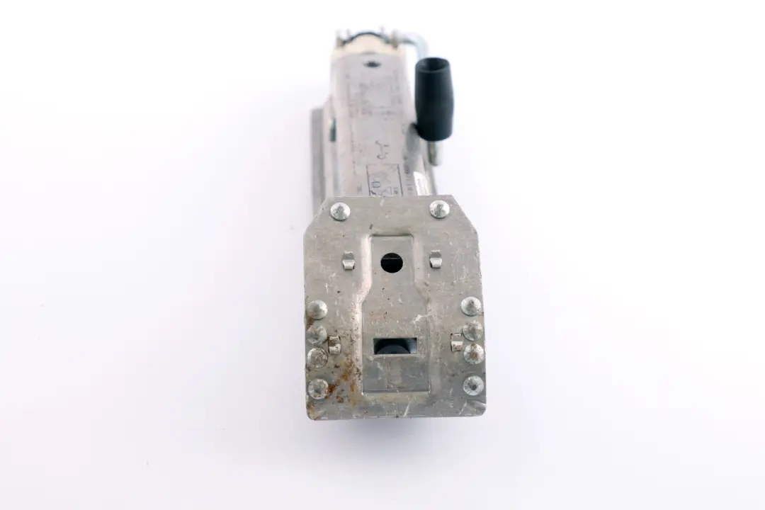 (2002-2006) Cric De Roue De Secours pour Mercedes W211 à propos du numéro de pièce A2115830115 Mercedes W211 (2002-2006) Cric De Roue De Secours - SKU A2115830115 - Numéro de pièce A2115830115