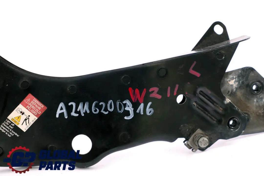 Mercedes-Benz W211 A L'Avant Gauche Support de Phare pour à propos du numéro de pièce A2116200316 Mercedes-Benz W211 A L'Avant Gauche Support de Phare - SKU A2116200316 - Numéro de pièce A2116200316