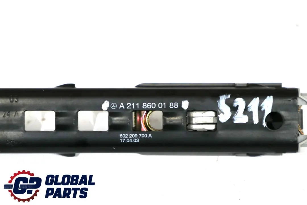 W219 Ventola raffreddamento caricatore CD per Mercedes CLS W211 con numero di parte A2116800572 Mercedes CLS W211 W219 Ventola raffreddamento caricatore CD - SKU A2116800572 - Numero di parte A2116800572