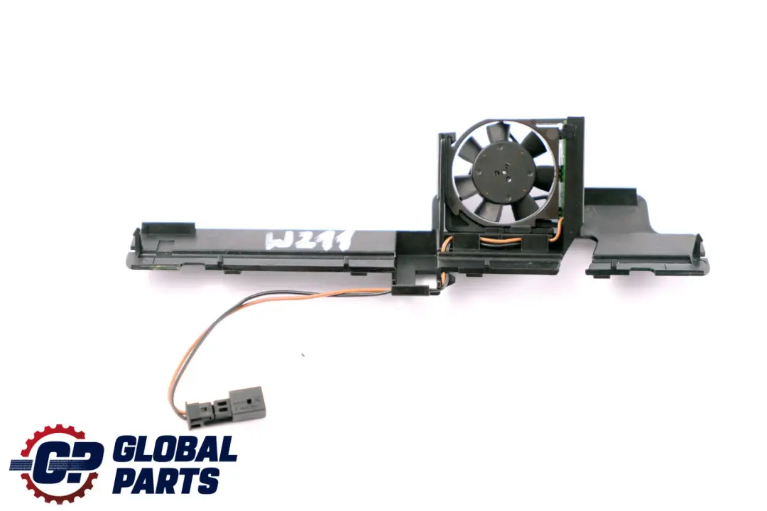 W219 Changeur disques Ventilateur refroidissement pour Mercedes CLS W211 à propos du numéro de pièce A2116800572 Mercedes CLS W211 W219 Changeur disques Ventilateur refroidissement - SKU A2116800572 - Numéro de pièce A2116800572