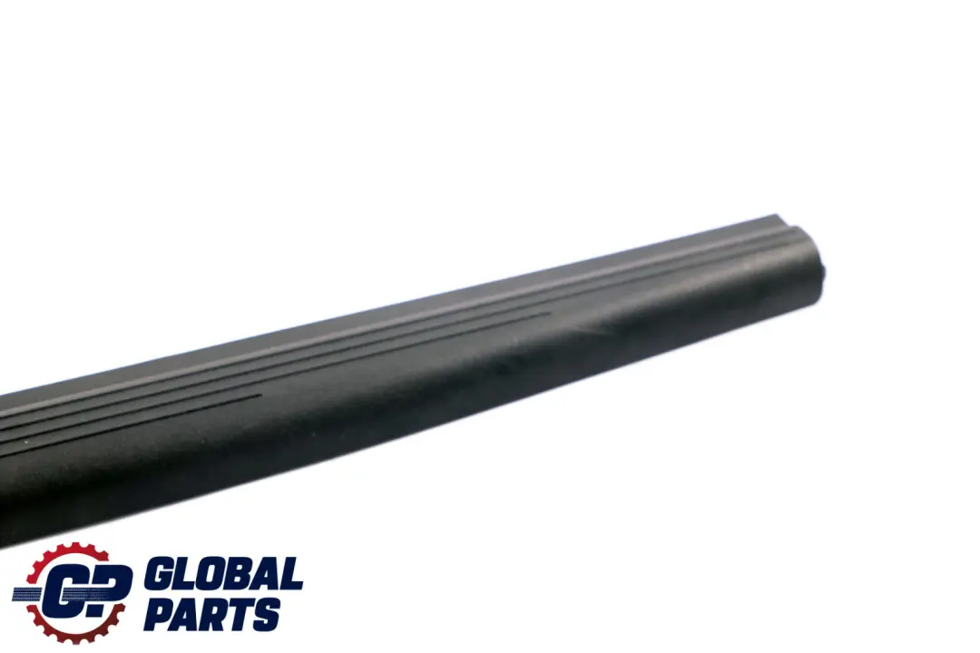 Cache rail intérieur gauche avant noir pour Mercedes S211 à propos du numéro de pièce A2116801735 Mercedes S211 Cache rail intérieur gauche avant noir - SKU A2116801735-1 - Numéro de pièce A2116801735