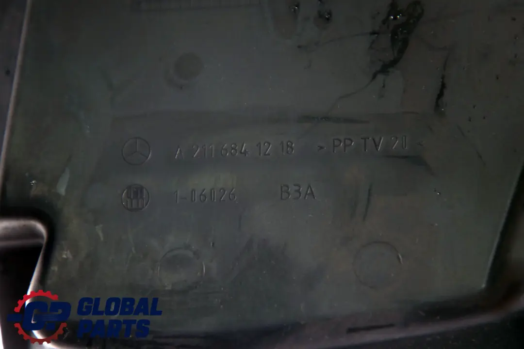 Mercedes-Benz W211 W219 Freno de mano de pie Cubierta para con número de pieza A2116841218 Mercedes-Benz W211 W219 Freno de mano de pie Cubierta - SKU A2116841218 - Número de pieza A2116841218