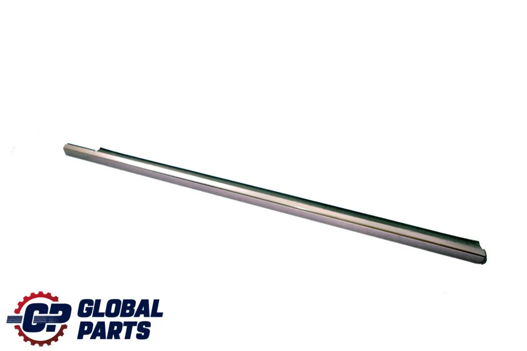 Mercedes-Benz W211 S211 Striscia di rivestimento della porta anteriore destra per con numero di parte A2116900480 Mercedes-Benz W211 S211 Striscia di rivestimento della porta anteriore destra - SKU A2116900480 - Numero di parte A2116900480