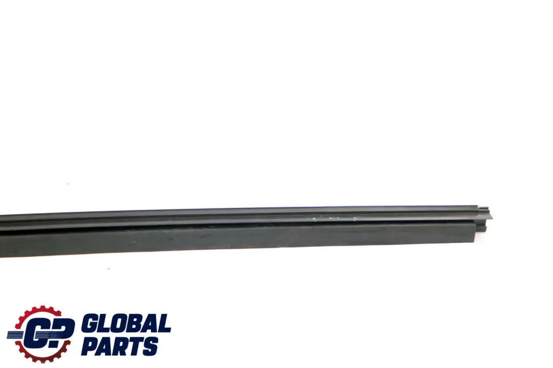 E-Klasse S211 Kombi Zierleiste Vorne Right Frontscheibe für Mercedes mit Teilenummer A2116901882 Mercedes E-Klasse S211 Kombi Zierleiste Vorne Right Frontscheibe - SKU A2116901882 - Teilenummer A2116901882