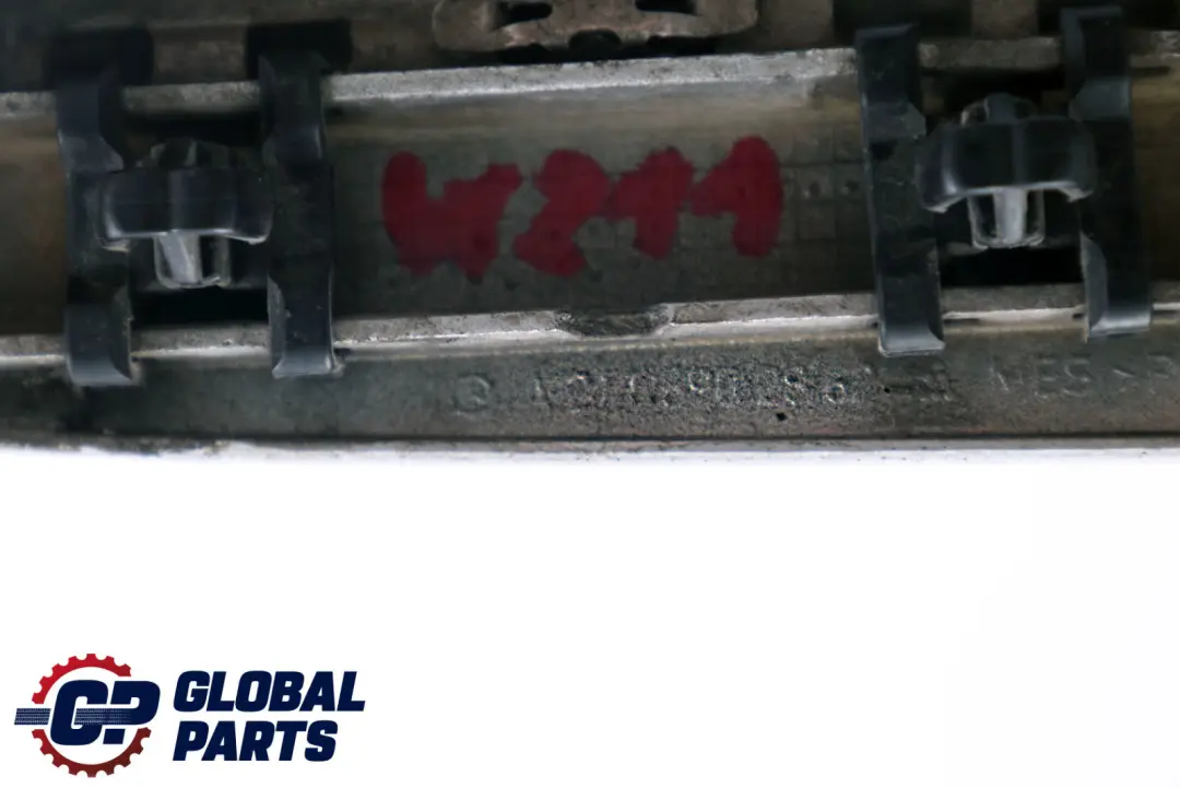 Listwa Ozdobna Przedniego Błotnika Prawa do Mercedes S211 W211 o numerze A2116902862 Mercedes S211 W211 Listwa Ozdobna Przedniego Błotnika Prawa - SKU A2116902862-BS - Numer Części A2116902862