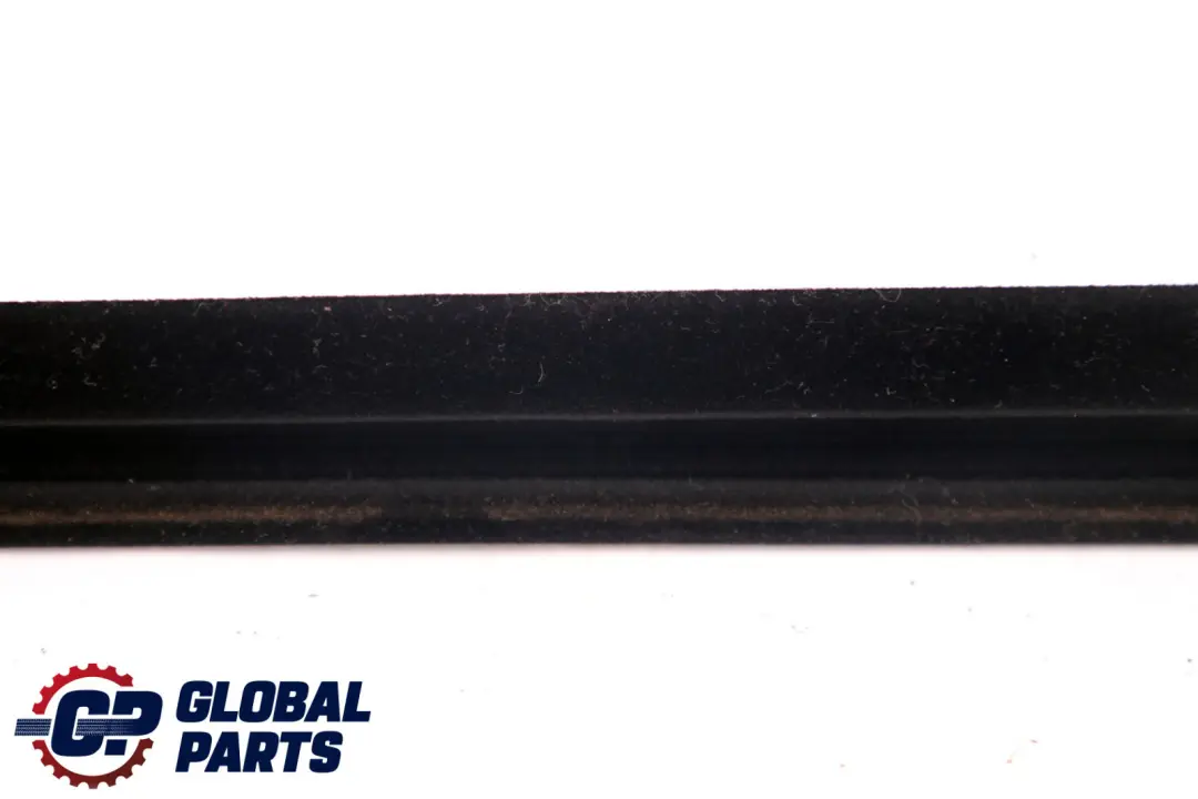 Mercedes W211 S211 Porte Avant Gauche Joint de Guidage de Vitre - SKU A2117250125 - Numéro de pièce A2117250125