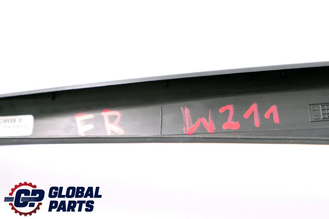 Delantero Derecho Ventana Marco Moldura Cubierta para Mercedes W211 S211 con número de pieza A2117250271 Mercedes W211 S211 Delantero Derecho Ventana Marco Moldura Cubierta - SKU A2117250271 - Número de pieza A2117250271