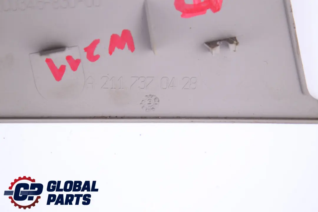 E-Klasse W211 Türverkleidung Hinten Rechts Armauflage Abdeckung Grau für Mercedes mit Teilenummer A2117270428 Mercedes E-Klasse W211 Türverkleidung Hinten Rechts Armauflage Abdeckung Grau - SKU A2117270428 - Teilenummer A2117270428