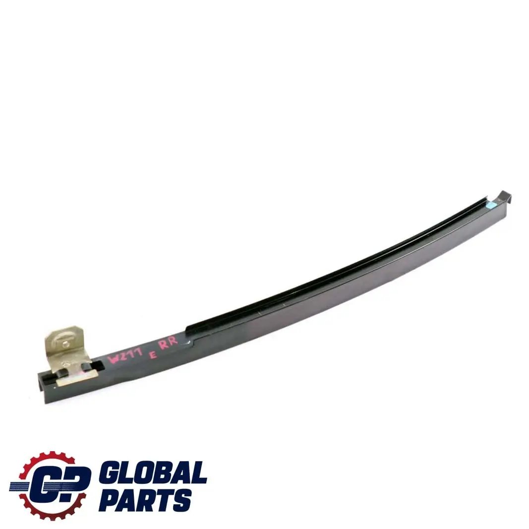 Guida finestrino posteriore destro O/S Trim Cover per Mercedes W211 con numero di parte A2117300219 Mercedes W211 Guida finestrino posteriore destro O/S Trim Cover - SKU A2117300219 - Numero di parte A2117300219