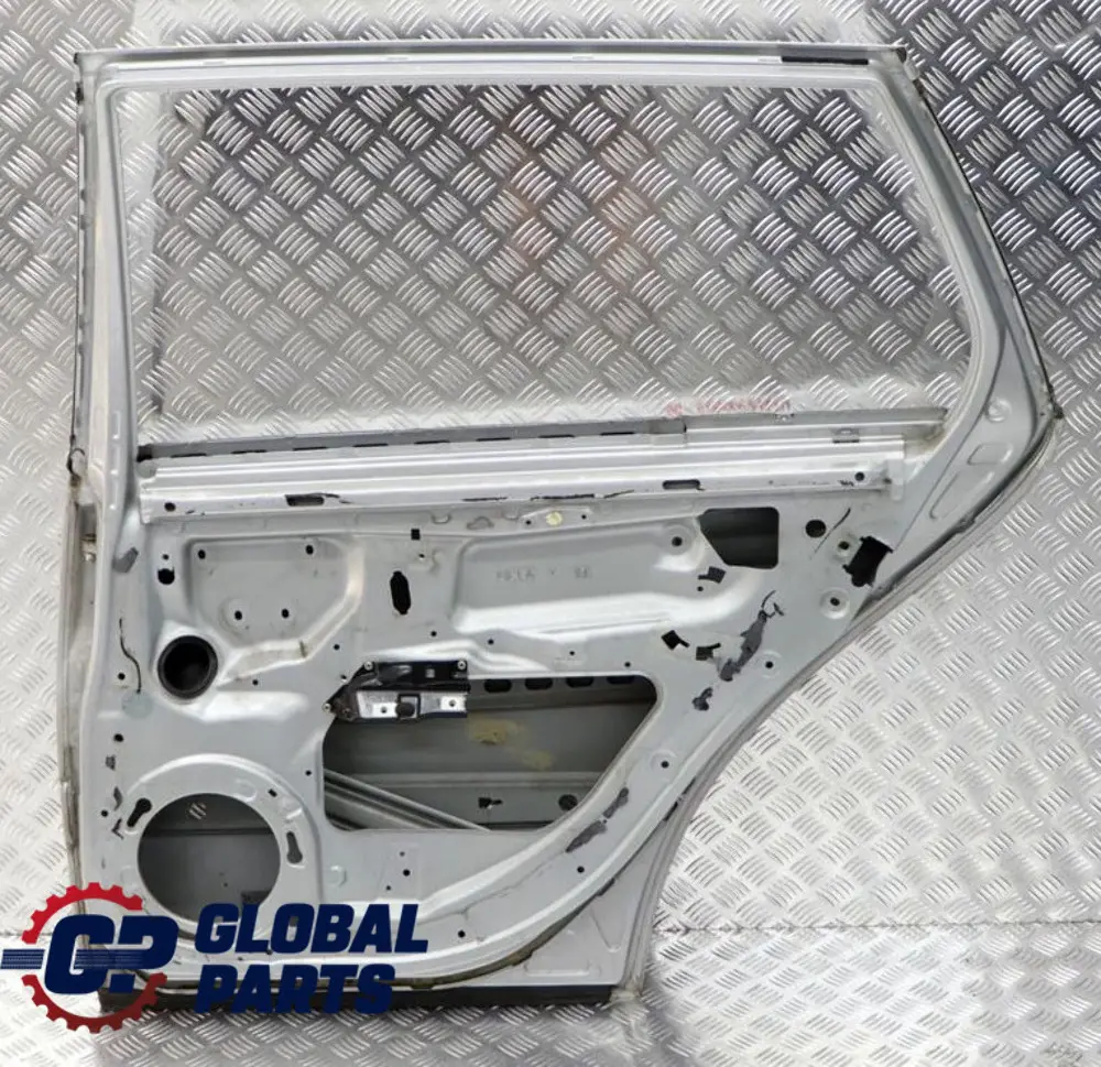 Benz Clase E S211 Estate Puerta Trasera Derecha Brilliant Silver - 744U para Mercedes con número de pieza A2117300405 Mercedes Benz Clase E S211 Estate Puerta Trasera Derecha Brilliant Silver - 744U - SKU A2117300405-BS - Número de pieza A2117300405