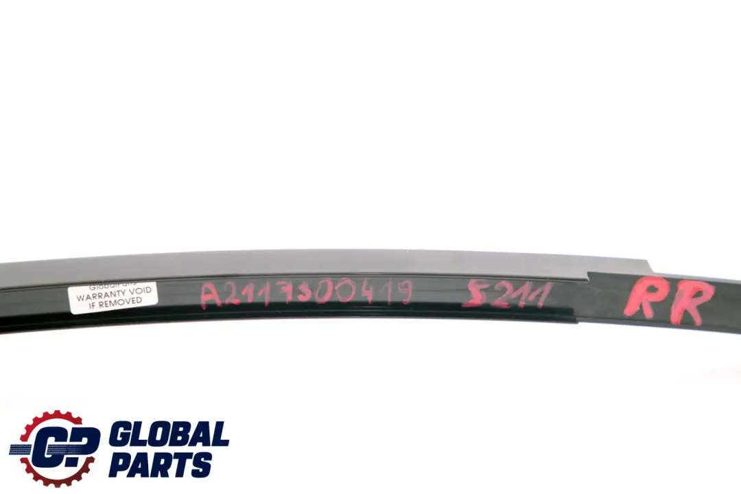 Rivestimento Guida Finestrino Posteriore Destro per Mercedes S211 W211 con numero di parte A2117300419 Mercedes S211 W211 Rivestimento Guida Finestrino Posteriore Destro - SKU A2117300419 - Numero di parte A2117300419