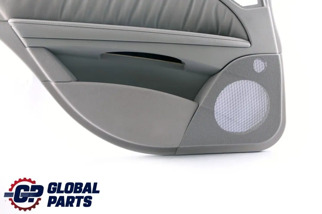 Pannello portiera posteriore sinistra pelle grigio per Mercedes W211 S211 con numero di parte A2117300570 Mercedes W211 S211 Pannello portiera posteriore sinistra pelle grigio - SKU A2117300570 - Numero di parte A2117300570