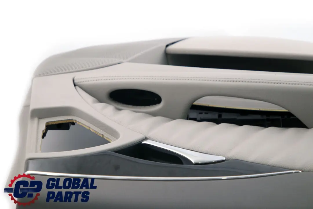 Pannello portiera posteriore sinistra pelle grigio per Mercedes W211 S211 con numero di parte A2117300570 Mercedes W211 S211 Pannello portiera posteriore sinistra pelle grigio - SKU A2117300570 - Numero di parte A2117300570