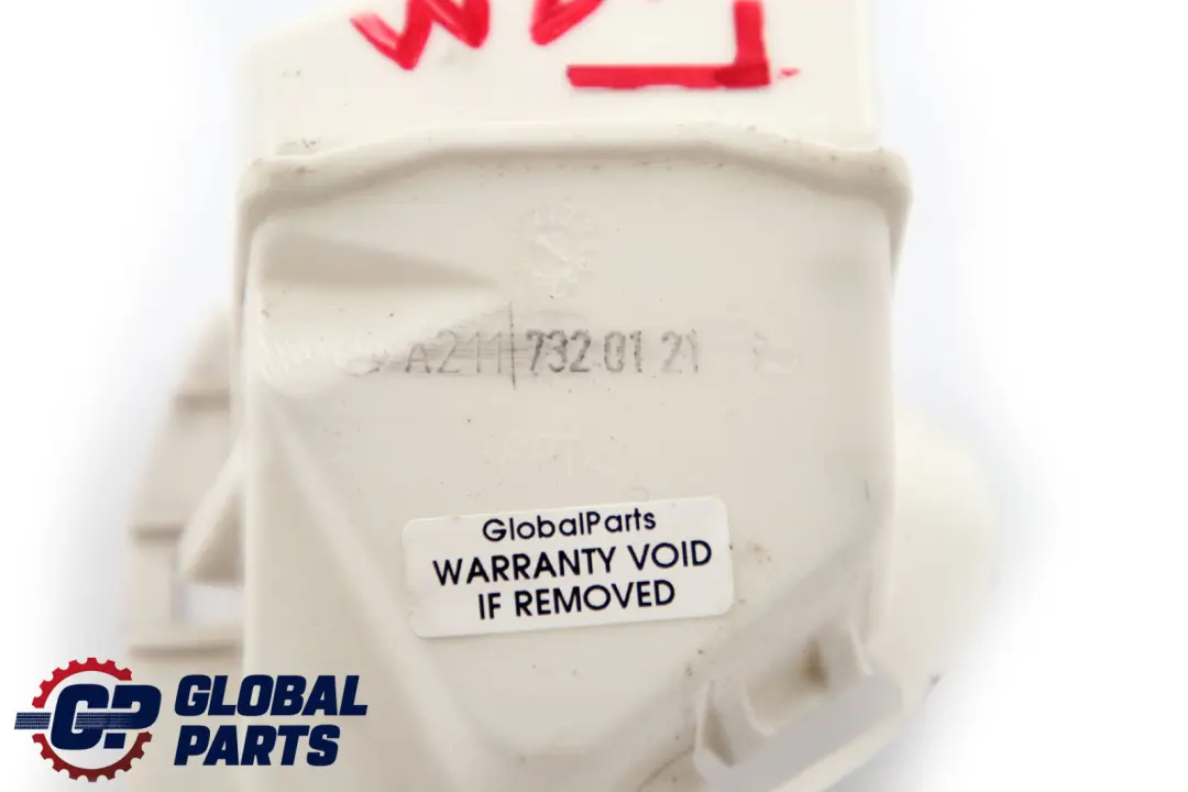 Couvercle verrouillage porte arrière gauche pour Mercedes S211 W211 à propos du numéro de pièce A2117300535 Mercedes S211 W211 Couvercle verrouillage porte arrière gauche - SKU A2117320121 - Numéro de pièce A2117300535