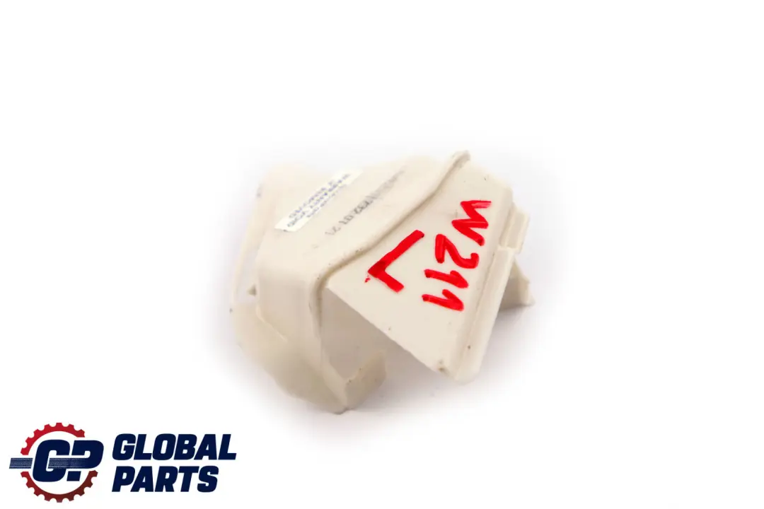 Tapa Mecanismo Bloqueo Puerta Trasera Izquierda para Mercedes S211 W211 con número de pieza A2117300535 Mercedes S211 W211 Tapa Mecanismo Bloqueo Puerta Trasera Izquierda - SKU A2117320121 - Número de pieza A2117300535