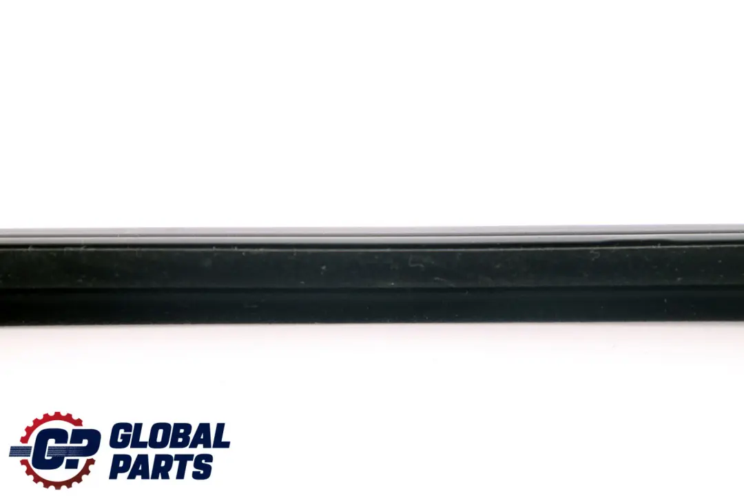 Joint d'étanchéité vitre porte arrière gauche pour Mercedes S211 Touring à propos du numéro de pièce A2117350325 Mercedes S211 Touring Joint d'étanchéité vitre porte arrière gauche - SKU A2117350325 - Numéro de pièce A2117350325
