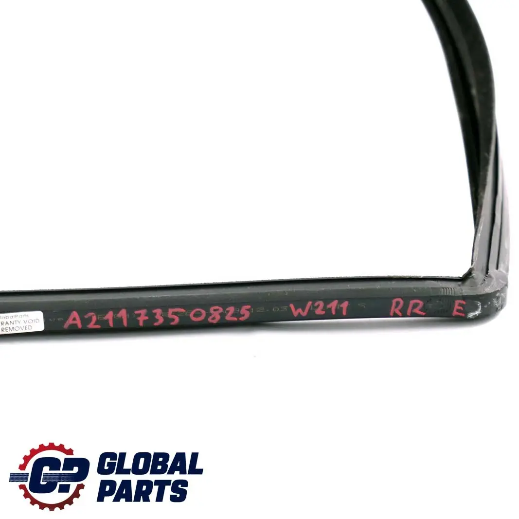 Mercedes W211 Guarnizione finestrino porta posteriore destra O/S - SKU A2117350825 - Numero di parte A2117350825