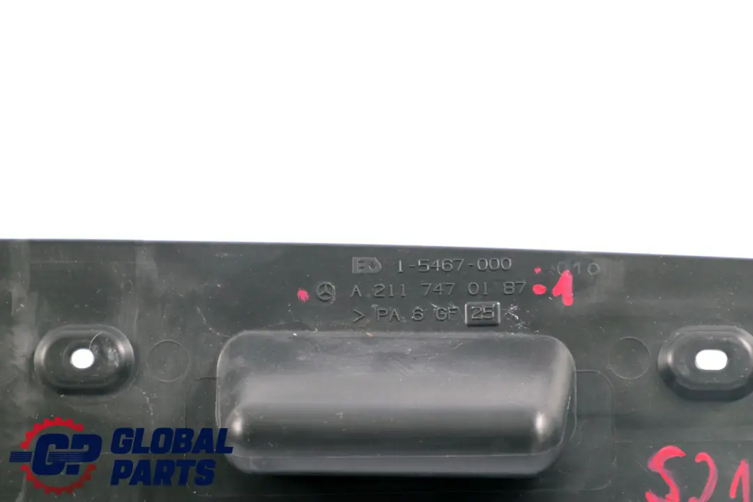 Rivestimento Portellone Inferiore Posteriore Nero A21174 per Mercedes E S211 Touring con numero di parte A2117470187 Mercedes E S211 Touring Rivestimento Portellone Inferiore Posteriore Nero A21174 - SKU A2117470187-1 - Numero di parte A2117470187