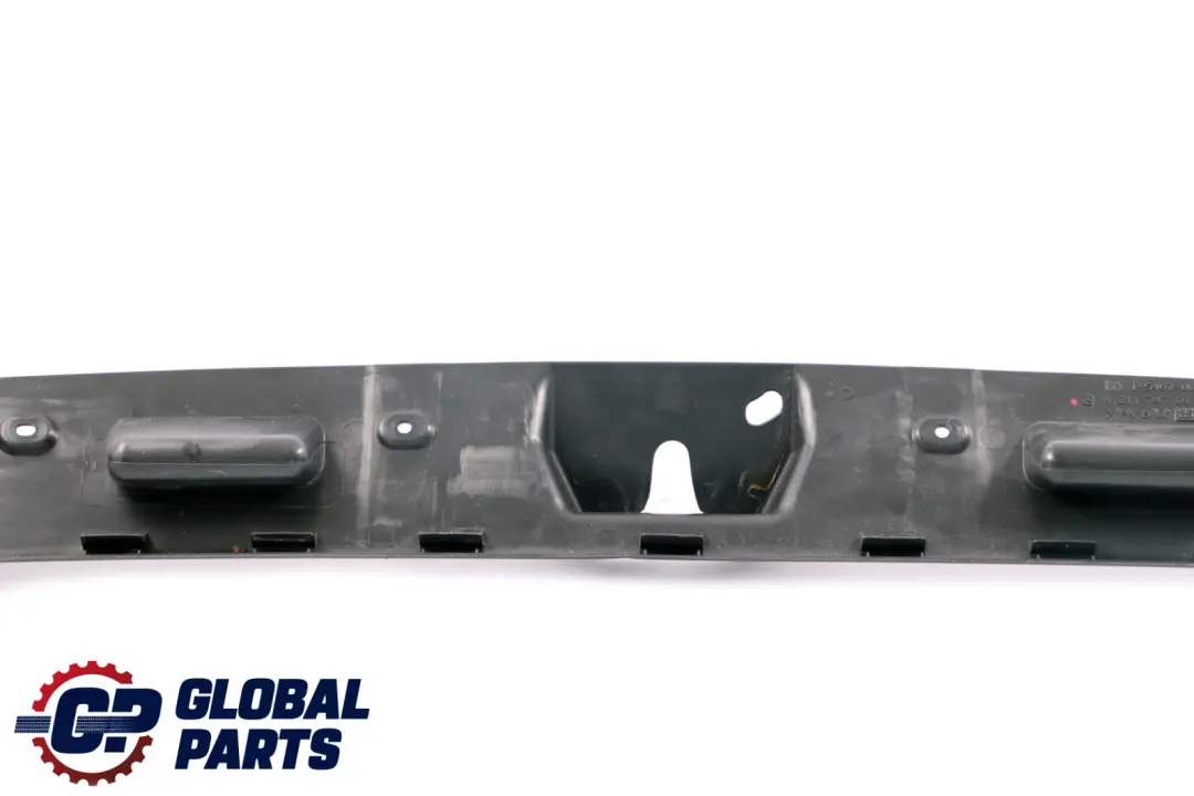 Revestimiento Portón Trasero Inferior Negro para Mercedes E S211 Touring con número de pieza A2117470187 Mercedes E S211 Touring Revestimiento Portón Trasero Inferior Negro - SKU A2117470187-1 - Número de pieza A2117470187