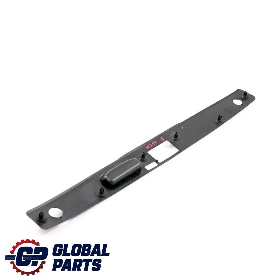 Mercedes-Benz Clase E W211 Embellecedor Tapa Maletero Porton Trasero para con número de pieza A2117500193 Mercedes-Benz Clase E W211 Embellecedor Tapa Maletero Porton Trasero - SKU A2117500193 - Número de pieza A2117500193