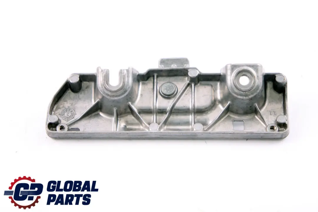 Handle Bracket Cover Rear Left N/S to Mercedes E-Class S211 Touring with Part number A2118154931 Mercedes E-Class S211 Touring Handle Bracket Cover Rear Left N/S - SKU A2118154931 - Part number A2118154931