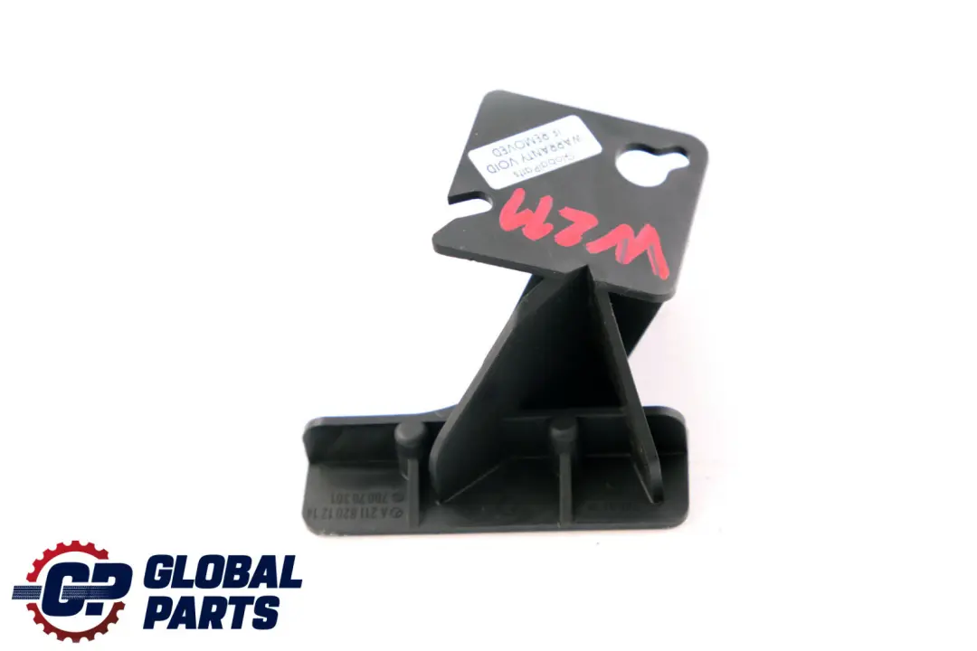 E-Klasse S211 Kombi Halterung Stellmotor Tankklappe für Mercedes mit Teilenummer A2118201214 Mercedes E-Klasse S211 Kombi Halterung Stellmotor Tankklappe - SKU A2118201214 - Teilenummer A2118201214