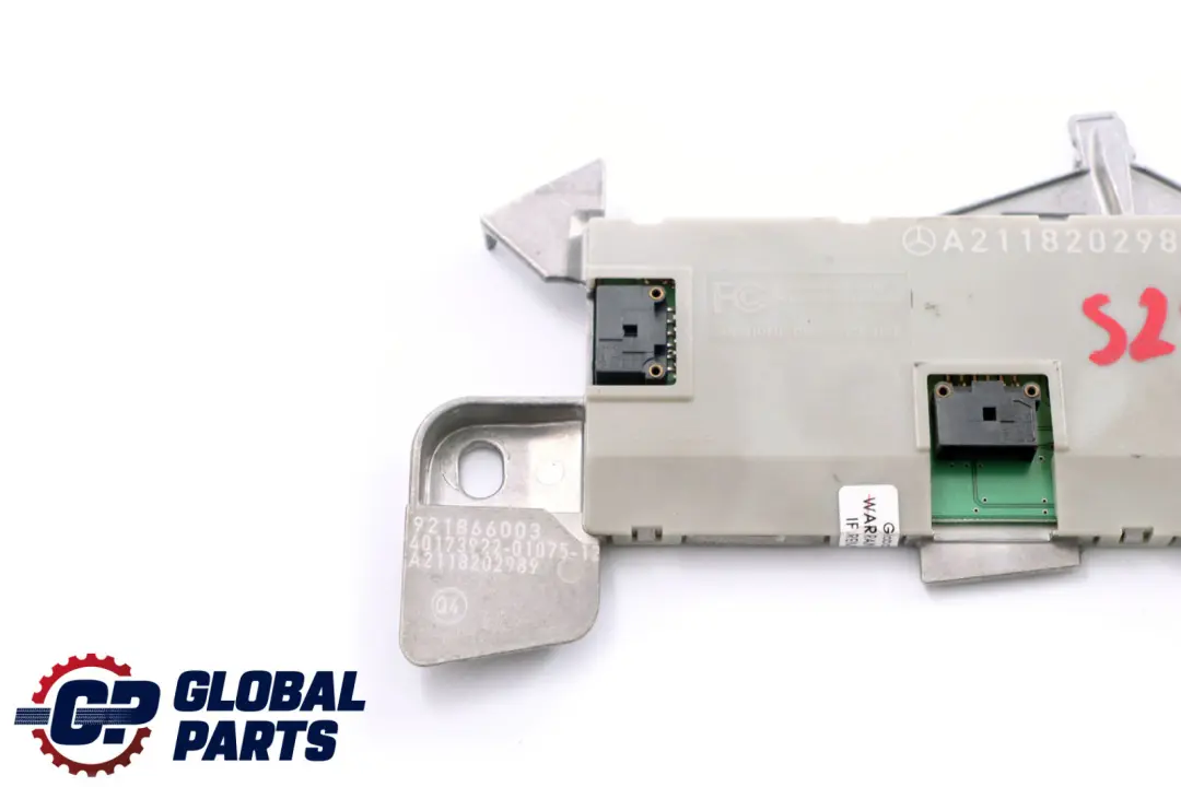 Mercedes-Benz E-Class S211 Touring Aerial Antenna Amplifier to with Part number A2118202989 Mercedes-Benz E-Class S211 Touring Aerial Antenna Amplifier - SKU A2118202989 - Part number A2118202989