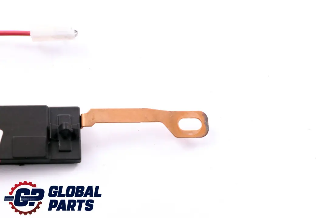 Mercedes-Benz E-Class S211 Estate Antenna Amplifier Rear Right O/S to with Part number A2118209689 Mercedes-Benz E-Class S211 Estate Antenna Amplifier Rear Right O/S - SKU A2118209689 - Part number A2118209689