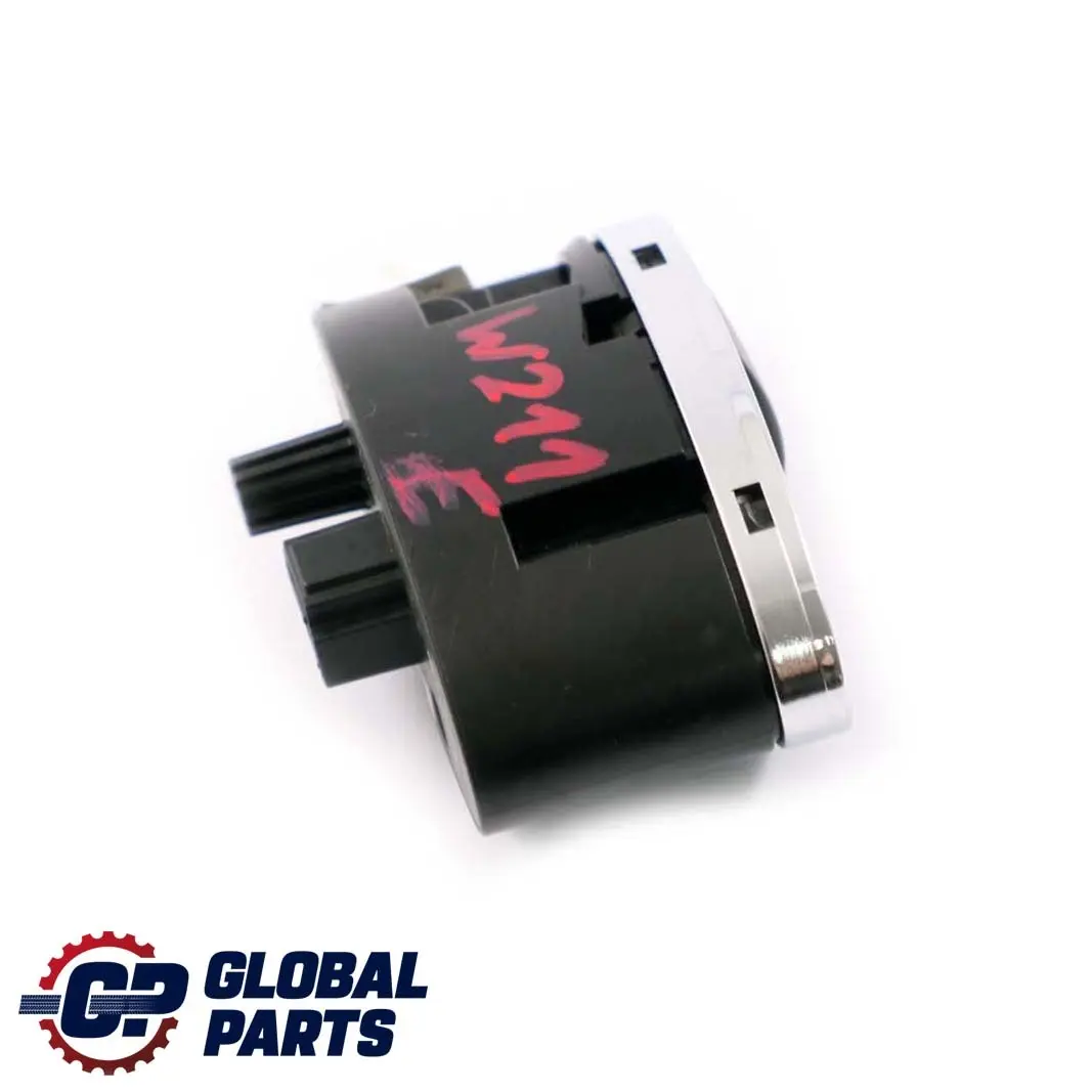 Interrupteur commande d'ouverture coffre hayon pour Mercedes W211 à propos du numéro de pièce A2118211151 Mercedes W211 Interrupteur commande d'ouverture coffre hayon - SKU A2118211151 - Numéro de pièce A2118211151