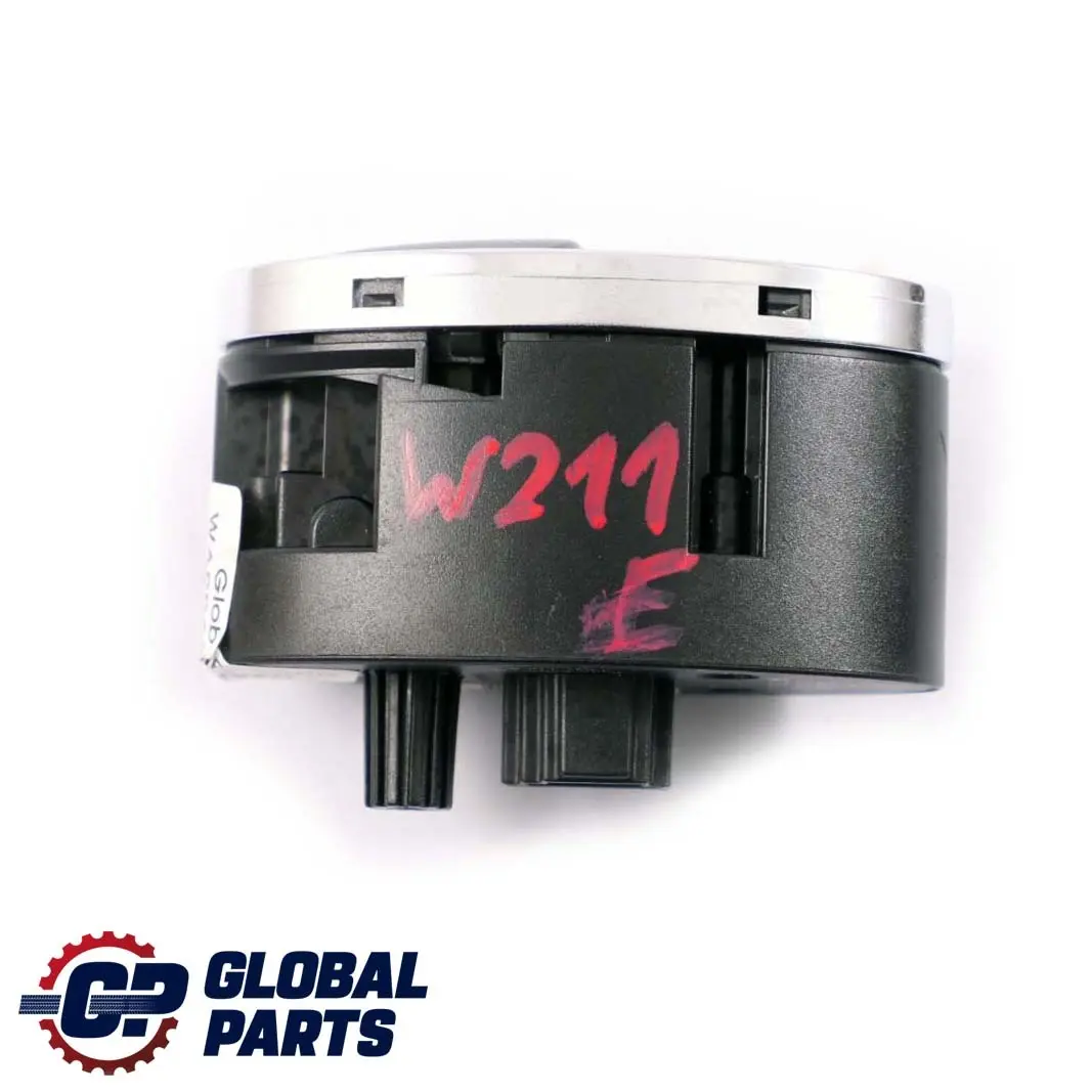 Interruttore comando apertura portellone bagagliaio per Mercedes W211 con numero di parte A2118211151 Mercedes W211 Interruttore comando apertura portellone bagagliaio - SKU A2118211151 - Numero di parte A2118211151