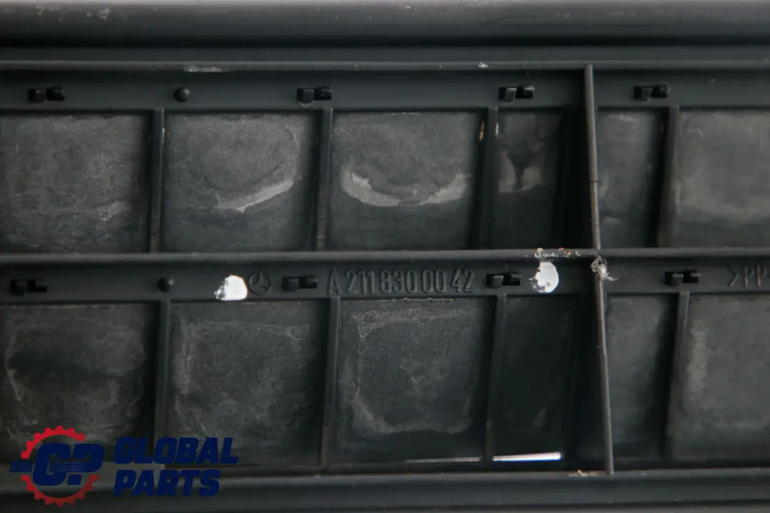 Ventilador Aire Izquierdo Derecho Panel Guardabarros para Mercedes S211 con número de pieza A2118300042 Mercedes S211 Ventilador Aire Izquierdo Derecho Panel Guardabarros - SKU A2118300042 - Número de pieza A2118300042