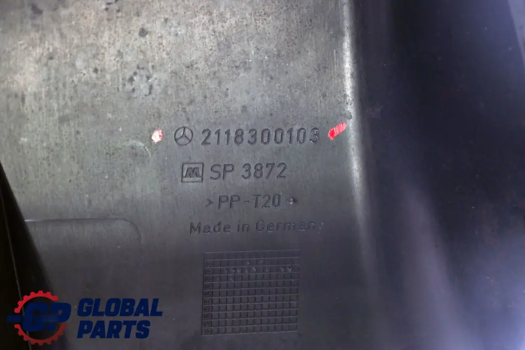 Abdeckung des Innenraum-Pollenluftfiltergehäuses für Mercedes W211 mit Teilenummer A2118300103 Mercedes W211 Abdeckung des Innenraum-Pollenluftfiltergehäuses - SKU A2118300103 - Teilenummer A2118300103