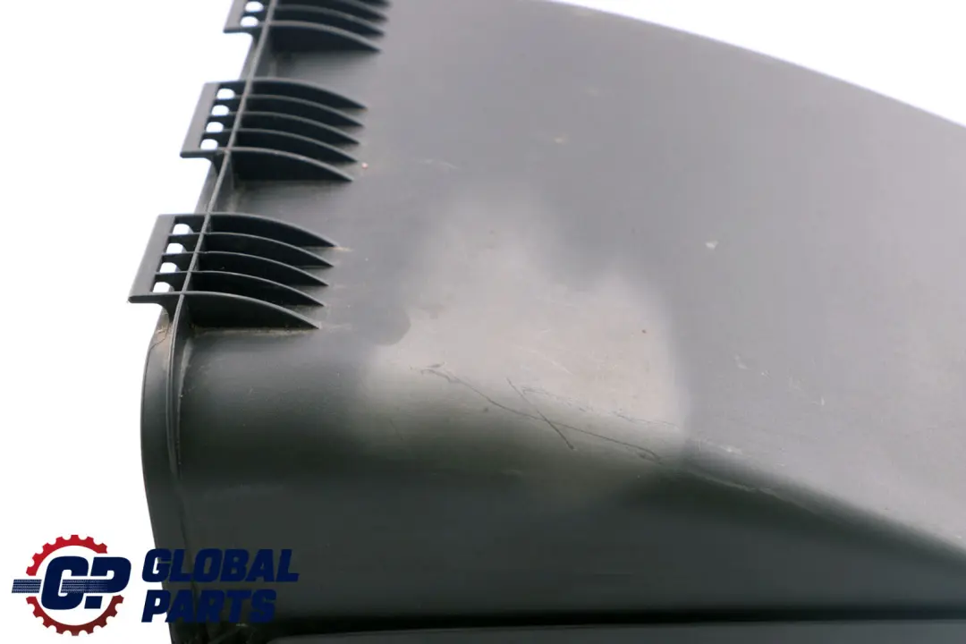 Abdeckung des Innenraum-Pollenluftfiltergehäuses für Mercedes W211 mit Teilenummer A2118300103 Mercedes W211 Abdeckung des Innenraum-Pollenluftfiltergehäuses - SKU A2118300103 - Teilenummer A2118300103