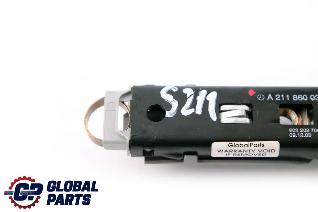 Regolatore altezza cintura sicurezza anteriore per Mercedes S211 Touring con numero di parte A2118600388 Mercedes S211 Touring Regolatore altezza cintura sicurezza anteriore - SKU A2118600388 - Numero di parte A2118600388