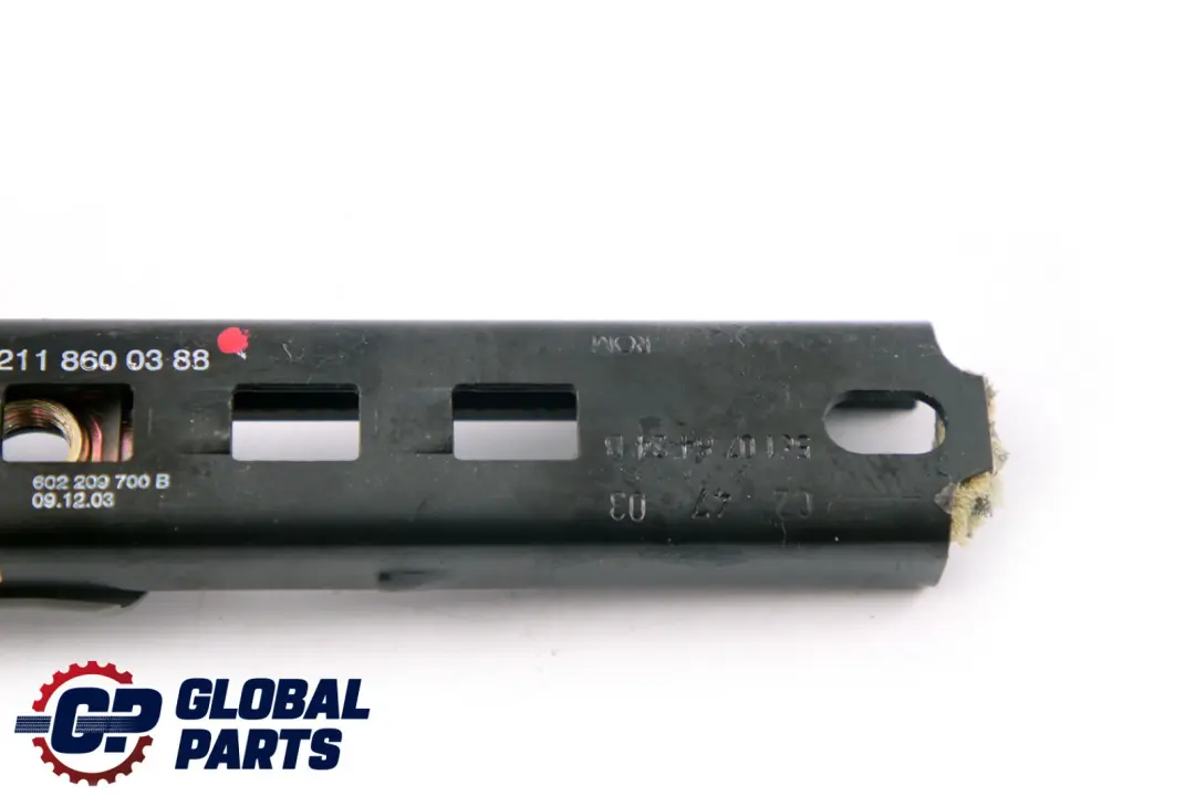 Regolatore altezza cintura sicurezza anteriore per Mercedes S211 Touring con numero di parte A2118600388 Mercedes S211 Touring Regolatore altezza cintura sicurezza anteriore - SKU A2118600388 - Numero di parte A2118600388